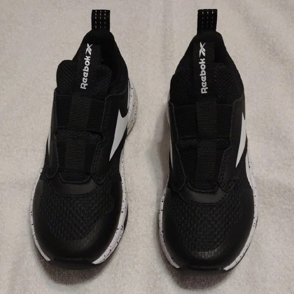 Reebok Black and White Sneakers Modern Athletic Design - Picture 2 of 5